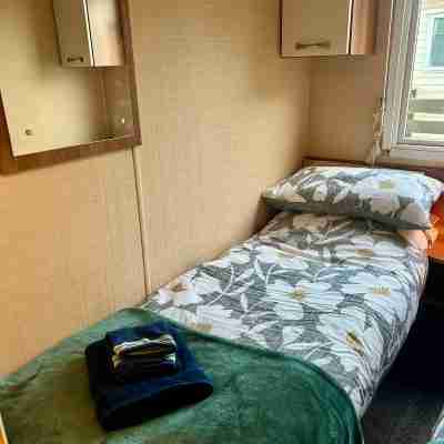 Lovely and Comfy 3-Bedroom Mobile Home Retreat in Kirkcolm Rooms