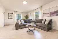 Fox Lagoon Pool Spa Villa 6BD Luxury Stay