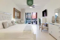 Amazing Studio With Terrace Overlooking the Ocean - Condos
