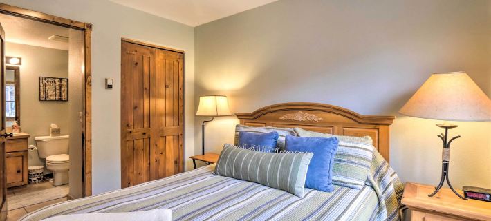 Walk to Ski Lift: Renovated Condo in Breckenridge! Hotels in Summit County