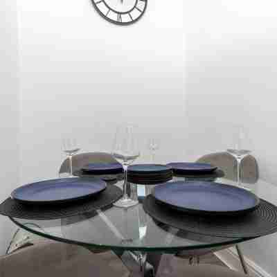 Cosy Home 7 minutes from Newcastle City Centre Dining/Meeting Rooms