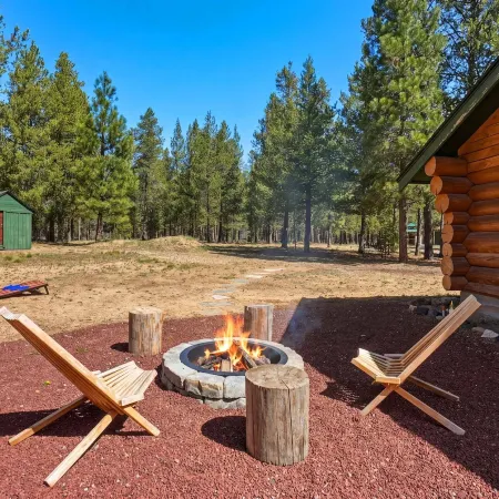 Lucky Logger Cute and Cozy Cabin Getaway