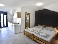 Cozy holiday flat for two Hotels in Plovanija
