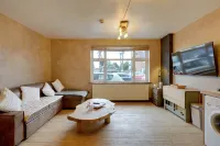 Charming Burnt Oak Retreat
