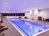 Mercure Melbourne Caroline Springs - Private Pools