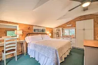 'Skylight' Adirondack Cabin w/ on-Site Lake - parking
