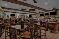Lamies Inn & the Old Salt Tavern - bar
