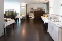 Hotel Modena - breakfast