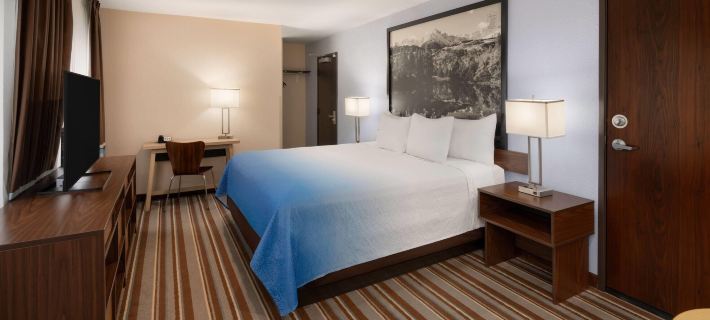 Super 8 by Wyndham Longmont/Twin Peaks Hotels in Longmont
