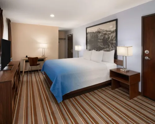 Super 8 by Wyndham Longmont/Twin Peaks Hotels in Boulder County