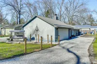 Walk to Sand Lake Beach! Family Escape w/ Fire Pit - 2-Sterne