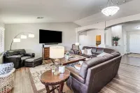 Spacious Backyard! Family Haven in San Tan Valley - Homestays
