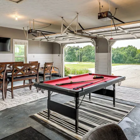 Great for Groups! Corinth Gem w/ Game Room & Pool