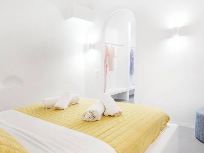 Sandras Suite with Outdoor Hot Tub and Sea View
