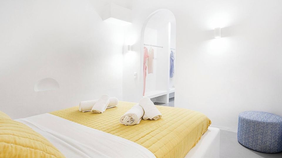 Sandras Suite with Outdoor Hot Tub and Sea View