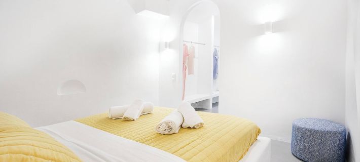 Sandras Suite with Outdoor Hot Tub and Sea View Hotels in Firá