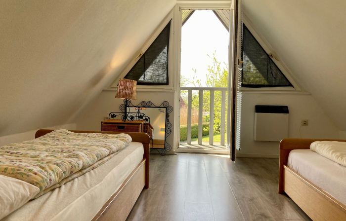 Joke am Deich 6 Pers House with Equipped Terrace Behind a Dike at Lauwersmeer