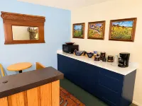 Branding Iron Motel - parking