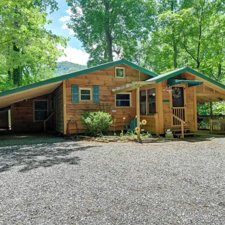 Cozy Little Cabin, a Slice of Heaven!