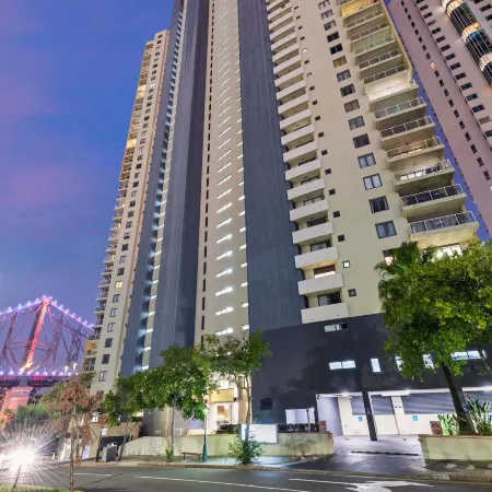 City Oasis! 2Bed-1Bath-1Car-VIEWS