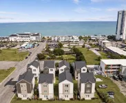 Beachwalk Club Steps to Beach Sleeps 16 Pets - Bungalows