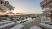 Zefyria Luxury Suites - Swimmingpools