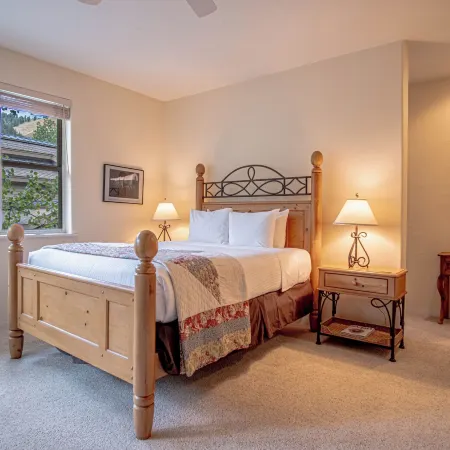 #215a-great Location on the Bike/ski Path With Garage: 10 Minute Walk to Town & Lifts