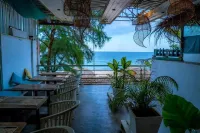 Trinco Beach by Dsk - sarapan