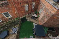 Velvet Haus Downtown 3rd Floor Deck Backyard - 방갈로