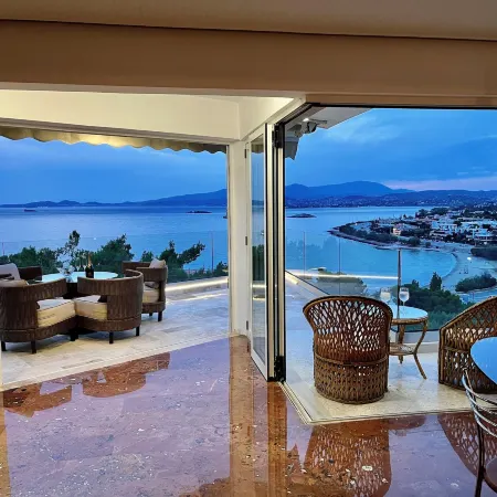 Luxurious 2-Bed Sea-Side Apartment in Saronida