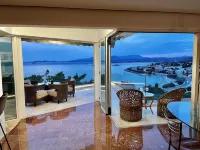 Luxurious 2-Bed Sea-Side Apartment in Saronida - 4-Star