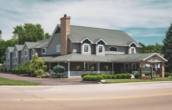 Hearthstone Inn & Suites