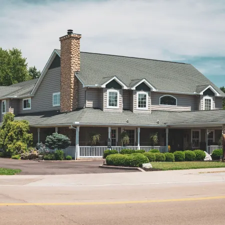 Hearthstone Inn & Suites