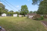 Modern Memphis Retreat - Sleeps 7 - Fireplace - Homestays