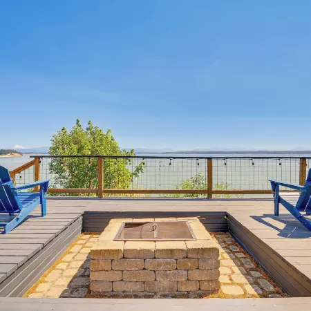 Mtn-view Camano Island Retreat Overlooking Beach