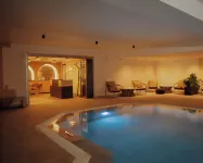 Queens Bay Hotel - piscina