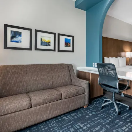 Comfort Suites Fort Lauderdale Airport & Cruise Port