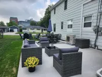 Lisa’s Lambeau Leap! 1 Block to Lambeau! 4 Stall Parking, Patio & Party Garage - 4-نجوم