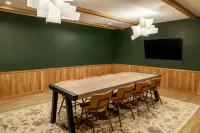 Moxy Cincinnati Downtown - 3-Star
