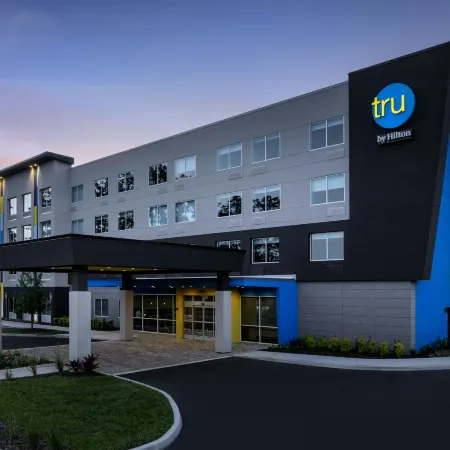 Tru by Hilton Jacksonville West I 295