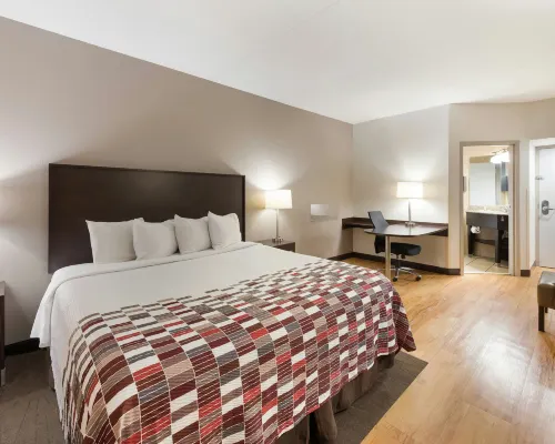 Red Roof Inn & Suites Columbus - West Broad Hotels near Westgate Area