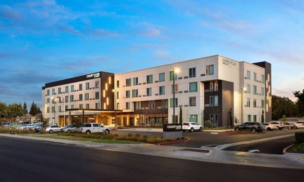 Courtyard Fresno Clovis