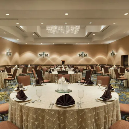 Embassy Suites by Hilton Phoenix Tempe