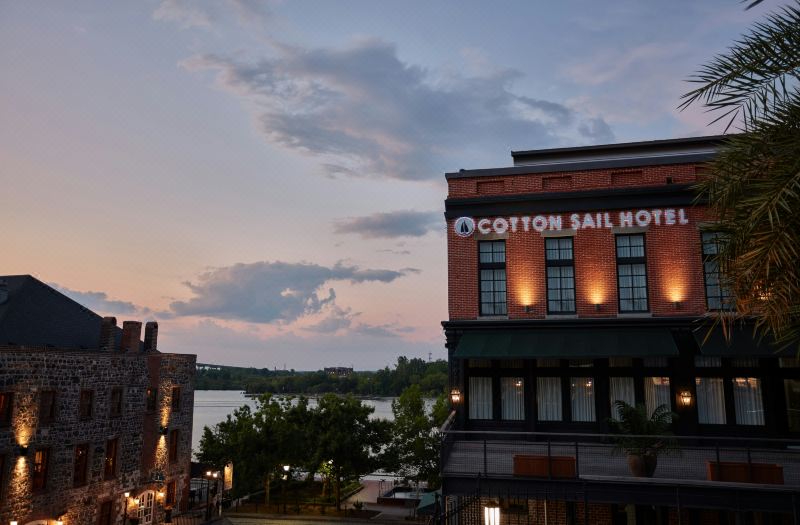 The Cotton Sail Hotel Savannah, Tapestry Collection by Hilton