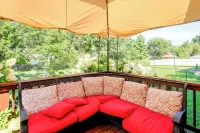 Family-Friendly Waterloo Abode w/ Deck! - بيت ضيافة