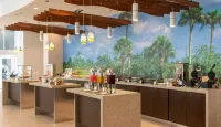 DoubleTree by Hilton Miami Doral - Breakfast