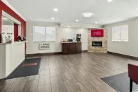Red Roof Plus+ Belleville - parcheggio