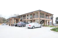 Paradise Inn & Suites - parking