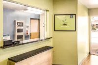 WoodSpring Suites Houston Baytown - صديق للحيوانات الاليفة