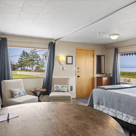 Juan de Fuca Waterfront Hotel & Cottages Hotels in Sequim